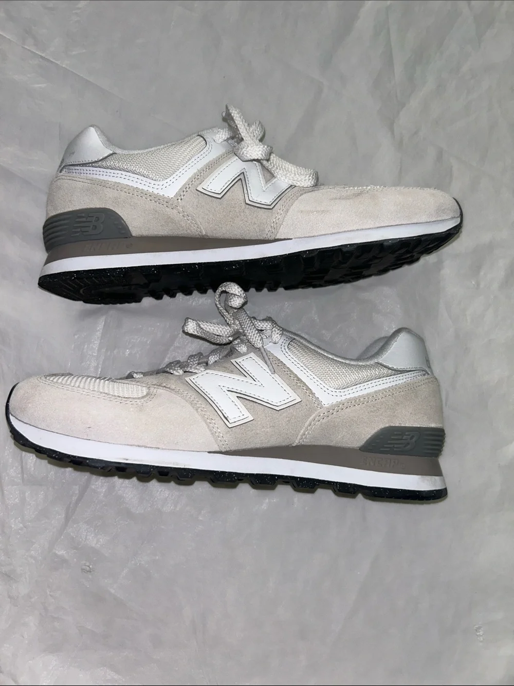 LIKE NEW Men's New Balance Classic 574 Suede Mesh Retro Sneakers